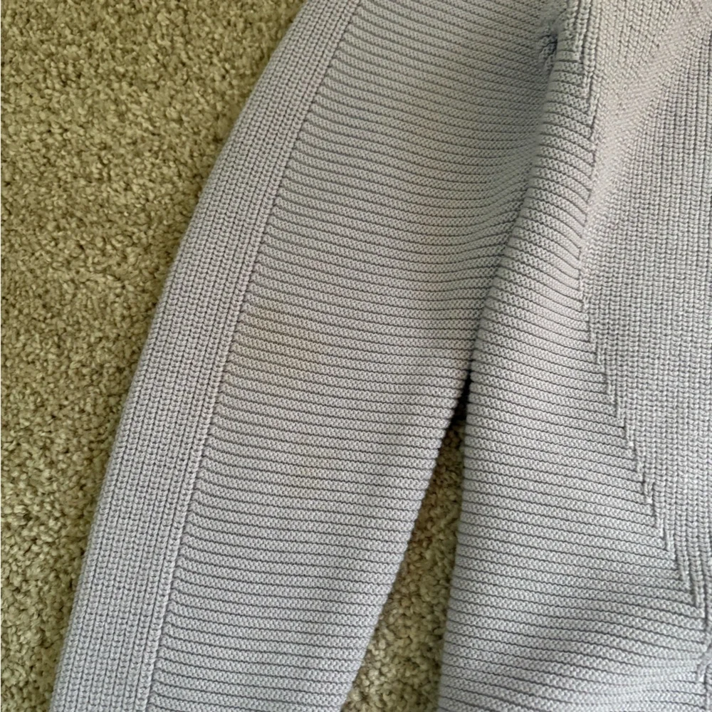 Athleta Merino Wool Lavender V-Neck Women's Sweater NOT FOR SALE - Picture 5 of 6